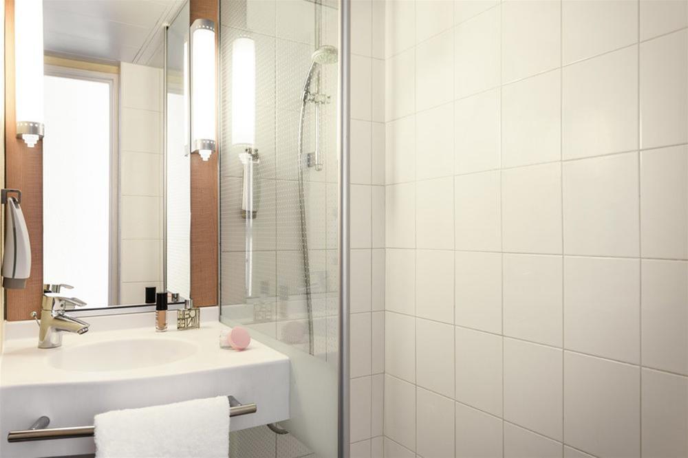 Ibis Levallois Perret Esterno foto