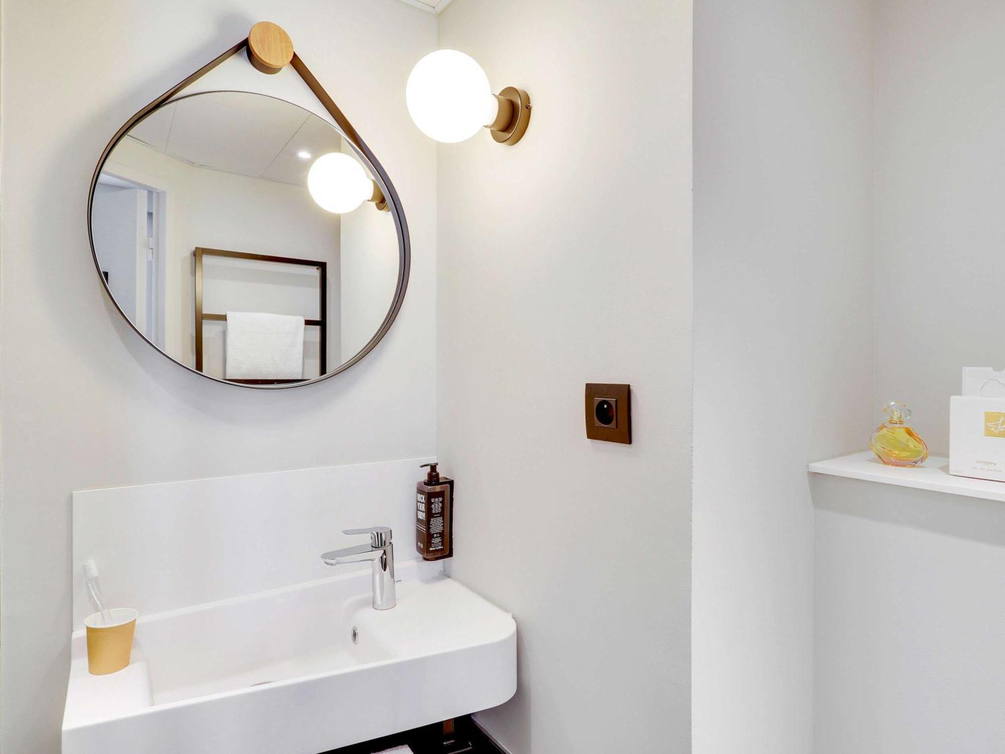 Ibis Levallois Perret Esterno foto