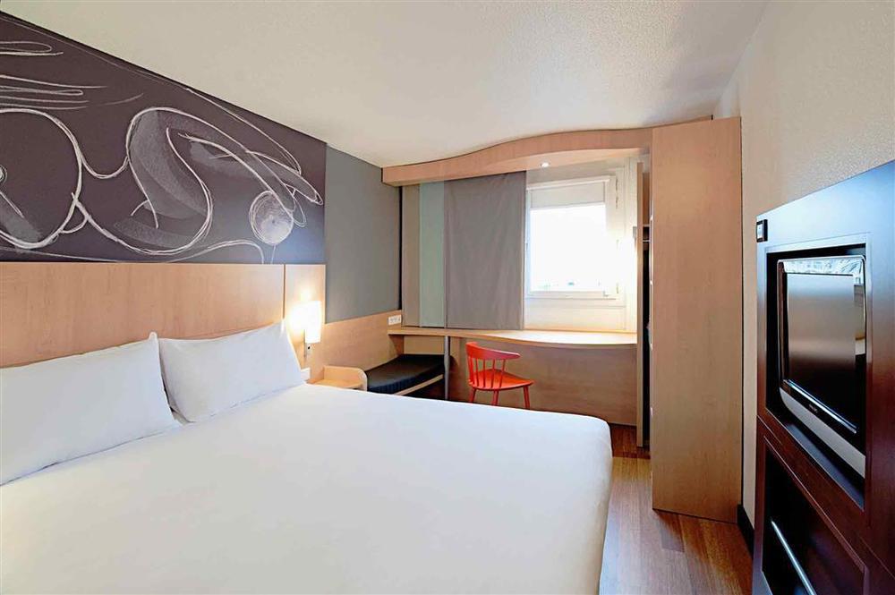 Ibis Levallois Perret Esterno foto