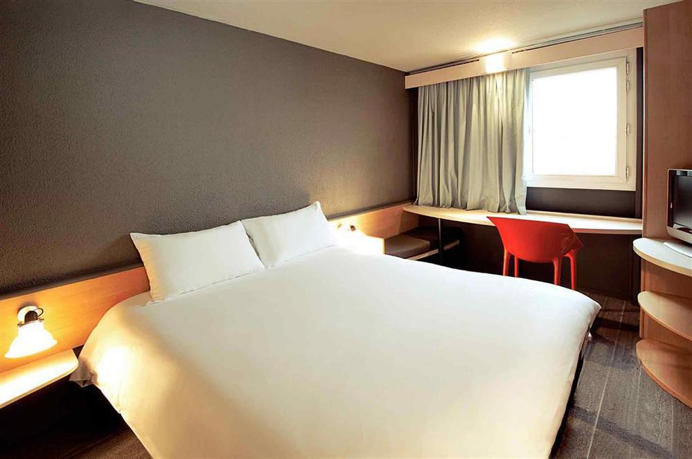 Ibis Levallois Perret Esterno foto